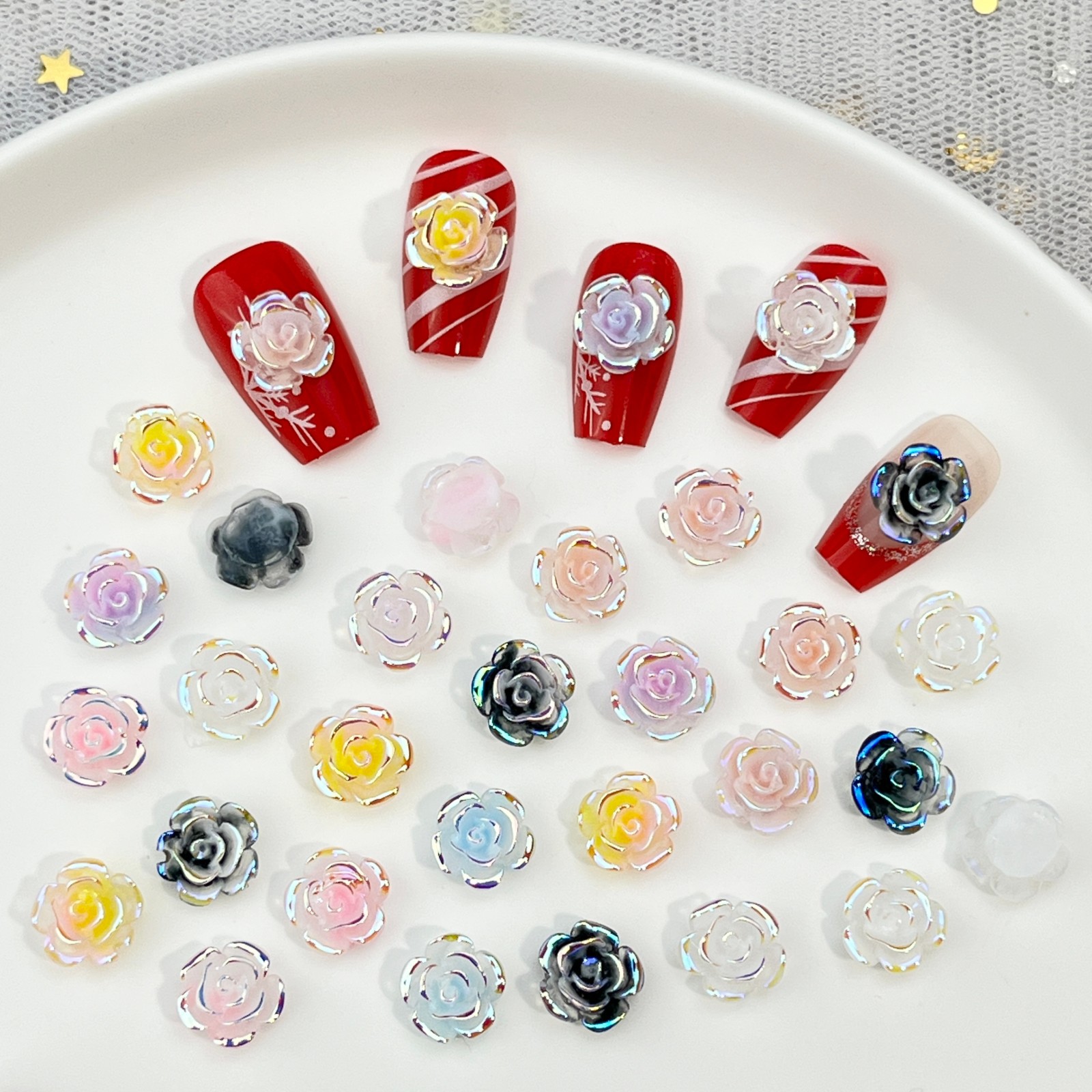 Resin Art Rose Petals - 50個入り 7色のオーロラ効果ローズネイルアートレジンアクセサリー：ネイルアートデコレーション埋め込み用3D多層花びらデザイン