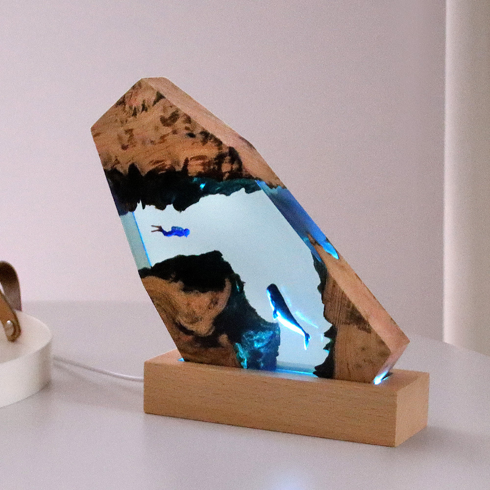 新しい水中洞窟クジラダイバーホームデスクデコレーション無垢材 - Resin Art With Wood のレビューと価格