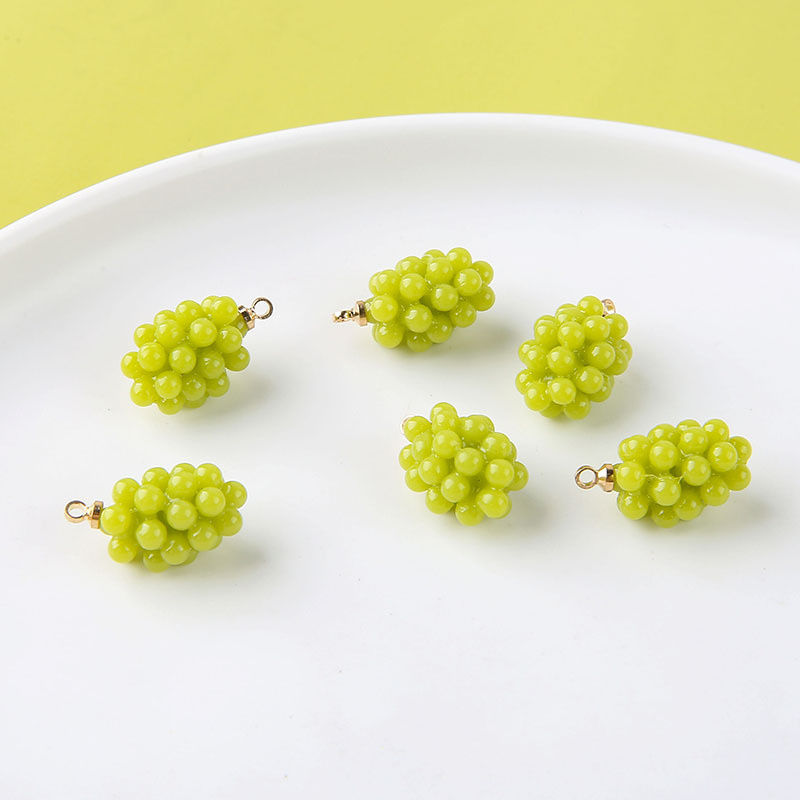 6 個のかわいい小さなブドウ樹脂チャーム立体フルーツペンダン - Resin Art For Sale のレビューと価格