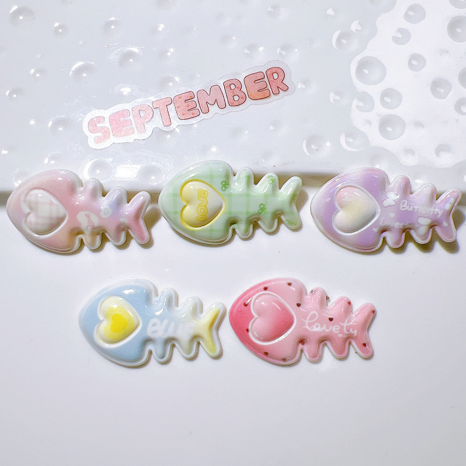 アクリル製の魚の骨と樹脂の平面装飾品、DIYスクラップブッキ - Resin Art Phone Case のレビューと価格